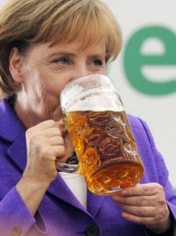 2-angela-merkel-festival-birra-033-250x335.jpg