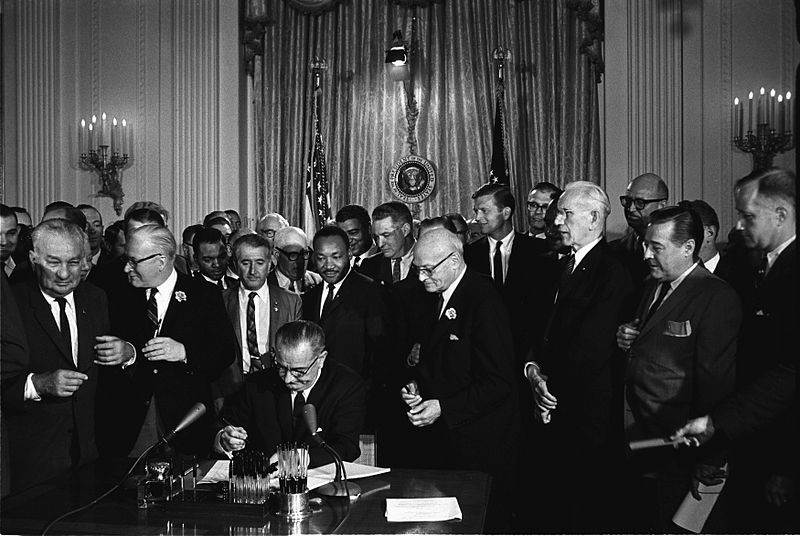 800px-Lyndon_Johnson_signing_Civil_Rights_Act%2C_July_2%2C_1964.jpg