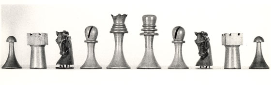 Duchamp+Chess+Set.jpg