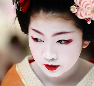 Geisha-Make-Up-Looks1.jpg