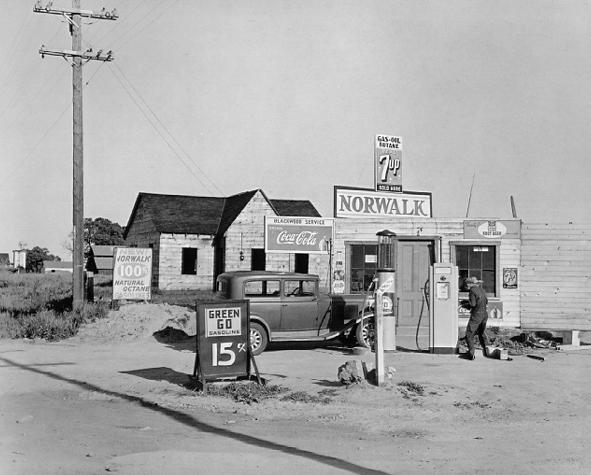 lange_gas_station_1940.jpg