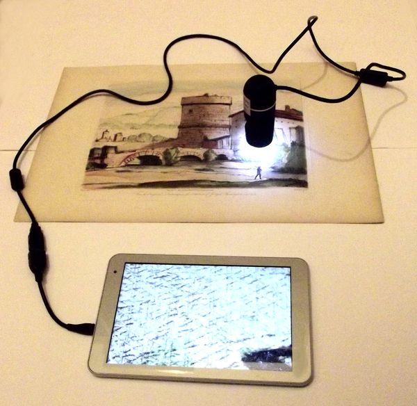 USB Microscope with tablet.jpg