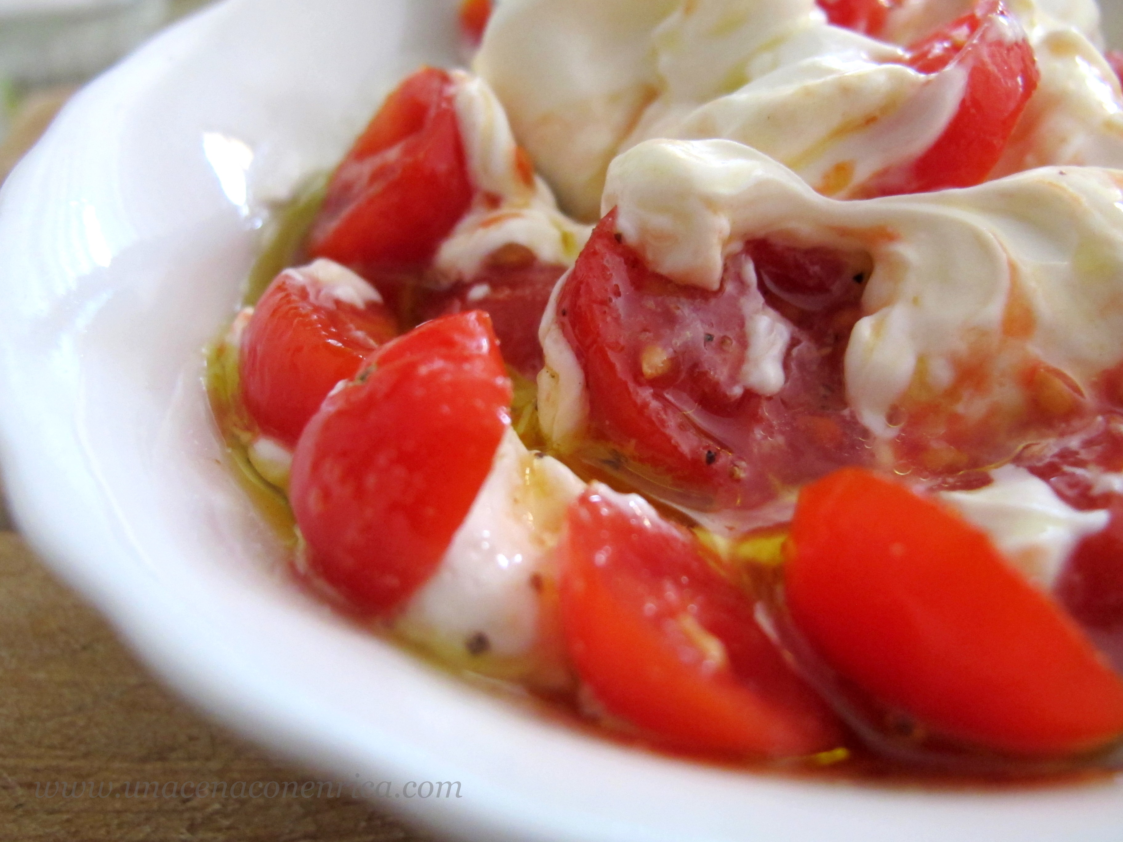 yogurt-greco-con-pomodori-datterini-005.jpg
