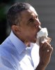 obama-mangia-il-gelato-2.jpg