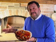 salvini_pizza.jpg