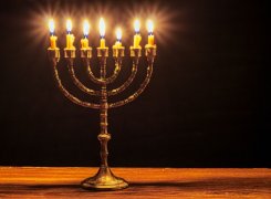 7menorah.jpg