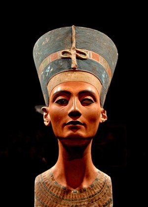 Nefertiti-Bust-1357x1900.jpg