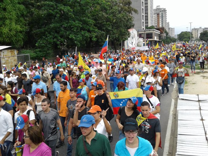 DASG_qrXYAIzzGL.jpg:small