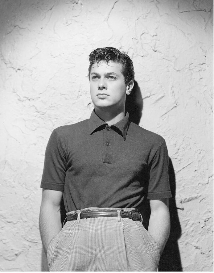 Tony_Curtis%2C_circa_1952.jpg