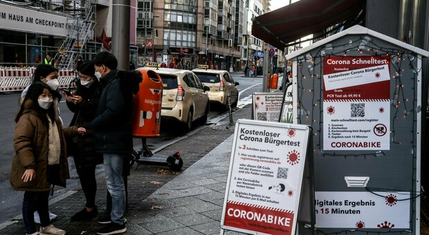 Covid Germania, il ministro della Salute: «A fine inverno i tedeschi saranno vaccinati, guariti o morti»