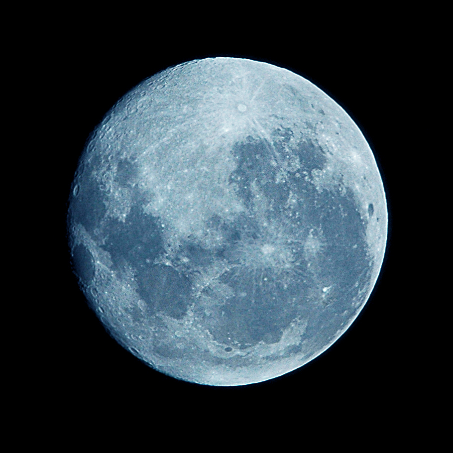 blue_moon_-_hand-held.jpg