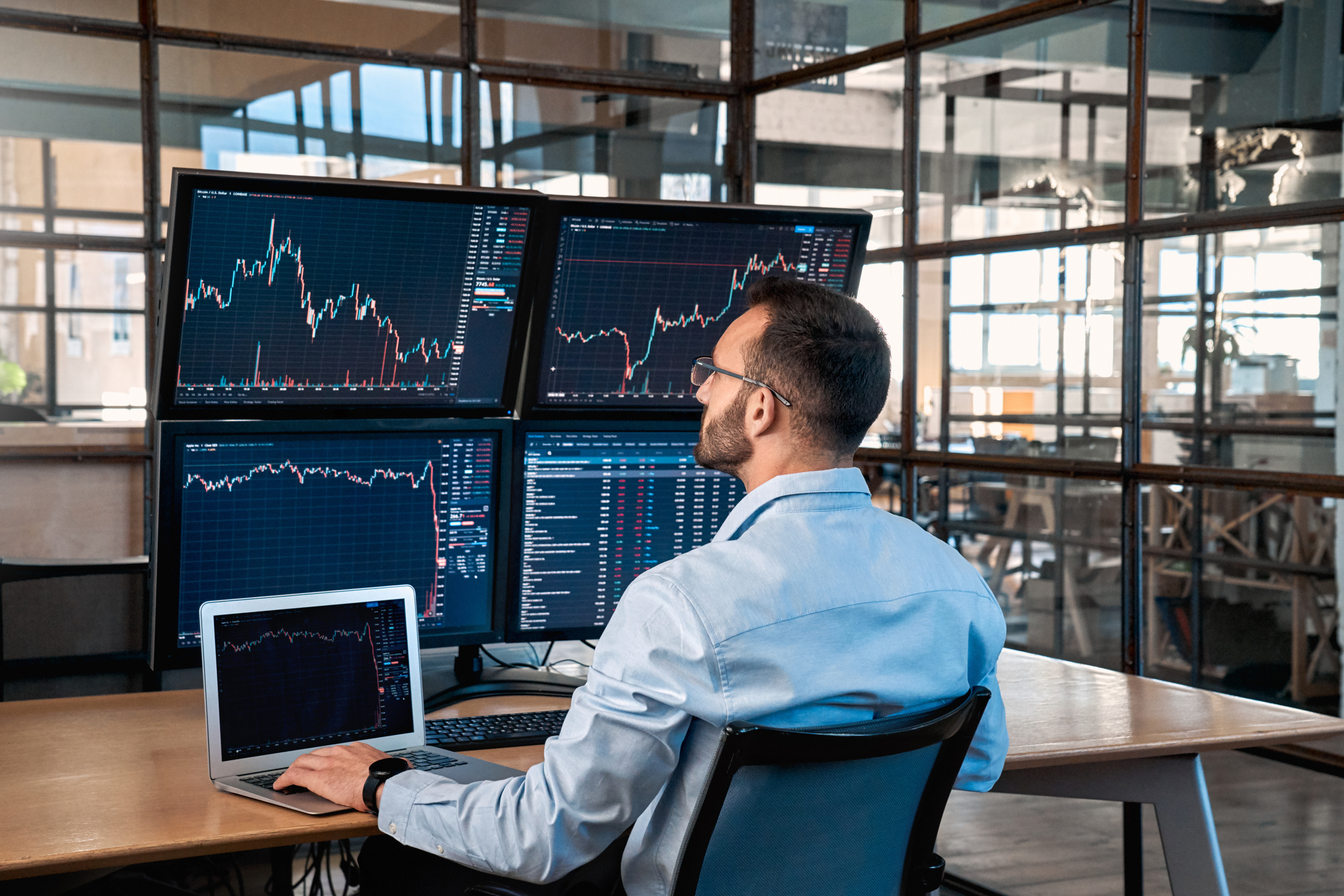 www.financialounge.com