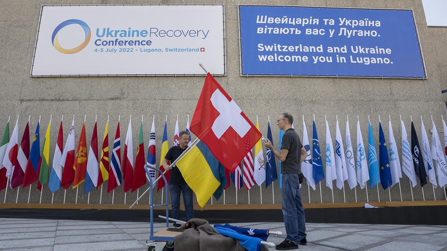 www.euractiv.com