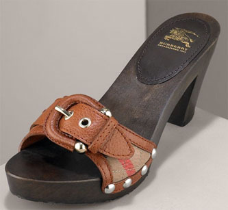zoccoli-burberry.jpg