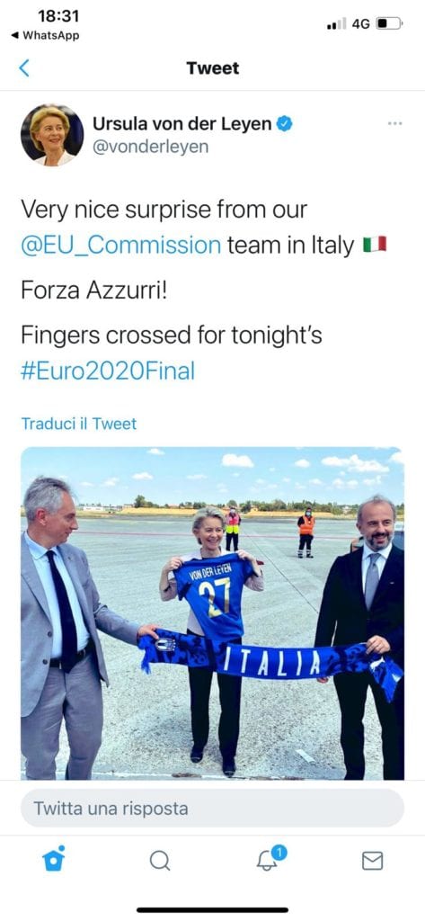 von-der-leyen-maglia-azzurri-tweet-473x1024.jpeg