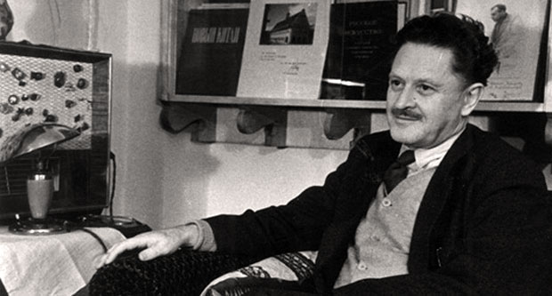 Nazim_Hikmet_seduto.jpg