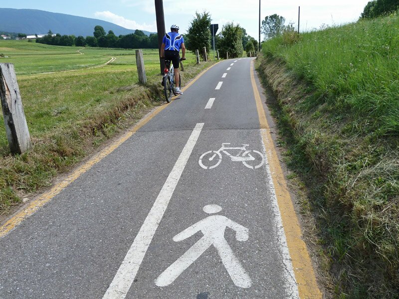 D-5598-pista-ciclabile-val-di-non-presso-fondo.jpg