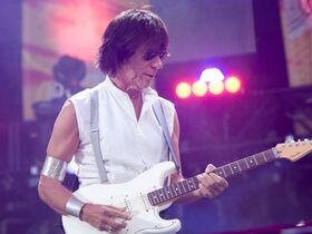 Jeff Beck At Crossroads Guitar Festival