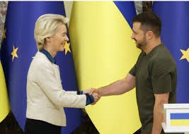 Von der Leyen a Kiev promette 35 miliardi all'Ucraina Von der Leyen a Kiev promette 35 miliardi all'Ucraina