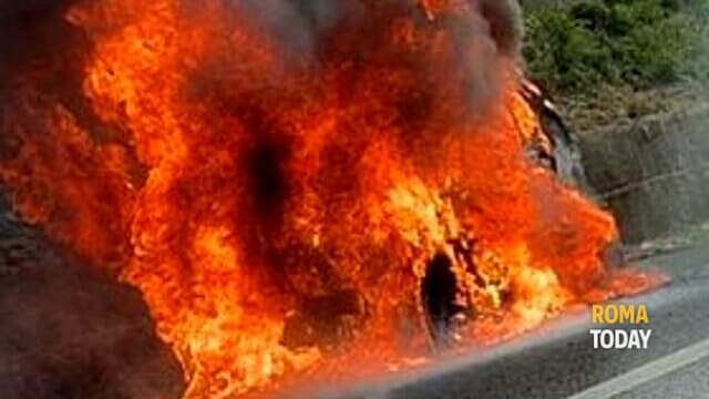 Incendio auto Gra 5.10.2023 2 Incendio auto Gra 5.10.2023 2